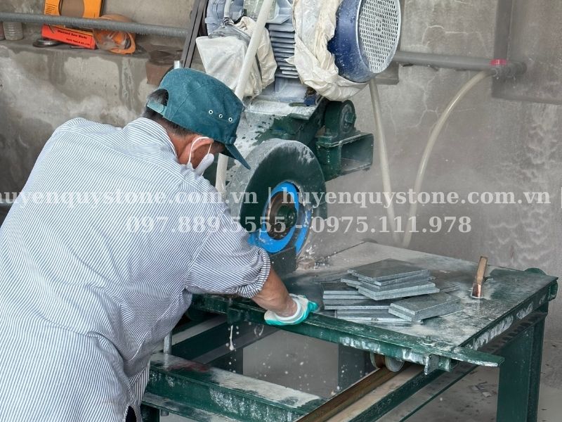 Quy trình sản xuất đá thẻ xanh rêu hàng loạt