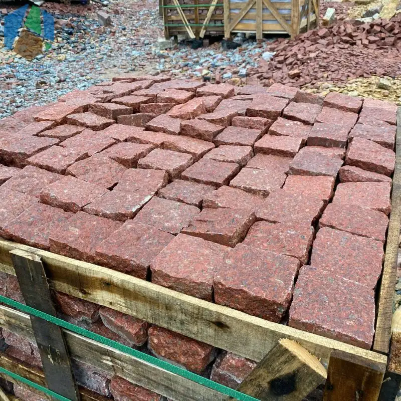 Đá Cubic Đỏ Bình Định Chẻ Tay