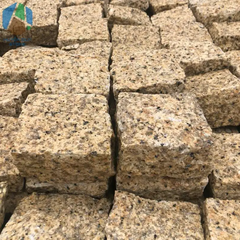 Đá Cubic Vàng Bình Định Chẻ Tay