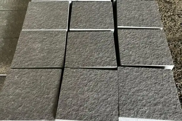 Đá bazan xám khò lửa lát vỉa hè