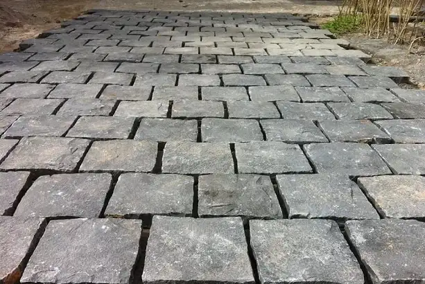 5+ Mẫu đá bazan lát sân vườn | Báo giá đá bazan lát sân vườn hiện nay
