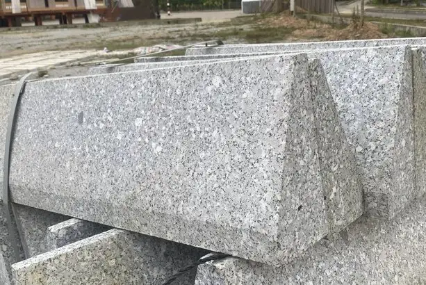 Đá bó vỉa hè granite trắng Suối Lau