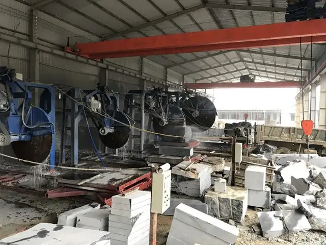 Sử dụng máy móc hiện đại trong quá trình gia công, chế tác
