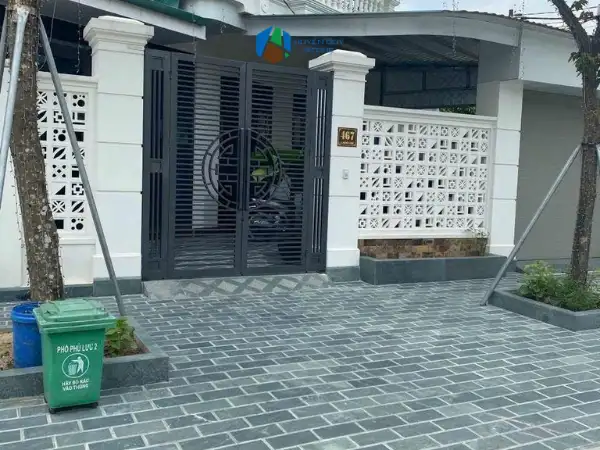 Đá xanh rêu Thanh Hóa lát sân trước biệt thự