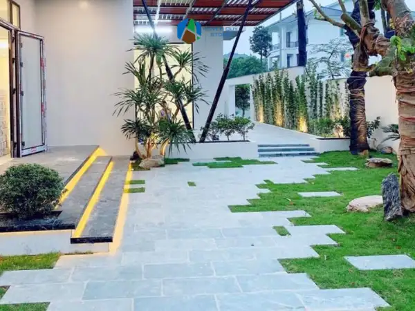 Cảnh quan lối đi biệt thự lát đá xanh đen