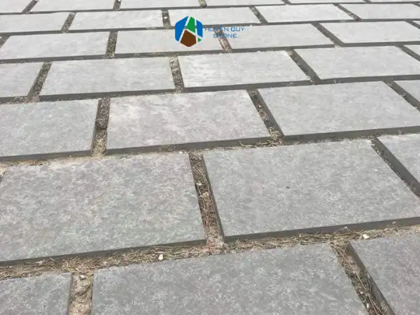 Đá Bazan lát lối đi