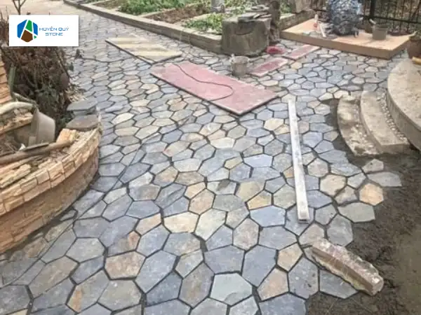 Ứng dụng đá Slate Lai Châu lát sân vườn