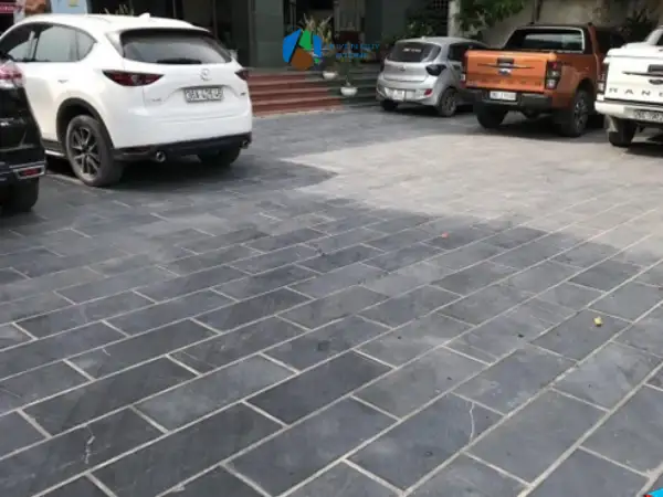 Đá lát bãi đậu xe trong biệt thự