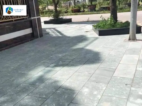 Xử lý chống thấm định kỳ cho các loại đá lát sân vườn