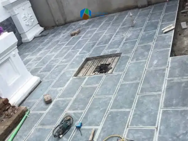 Hoàn thiện và xử lý bề mặt sau khi thi công lát đá sân vườn biệt thự