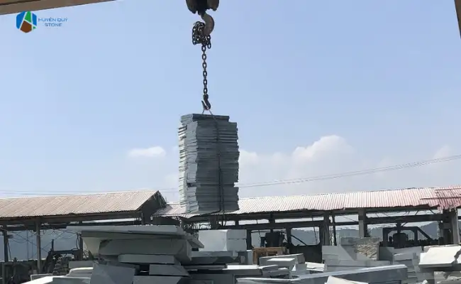 Huyền Quý Stone – liên tục kiểm tra chất lượng đá đầu vào