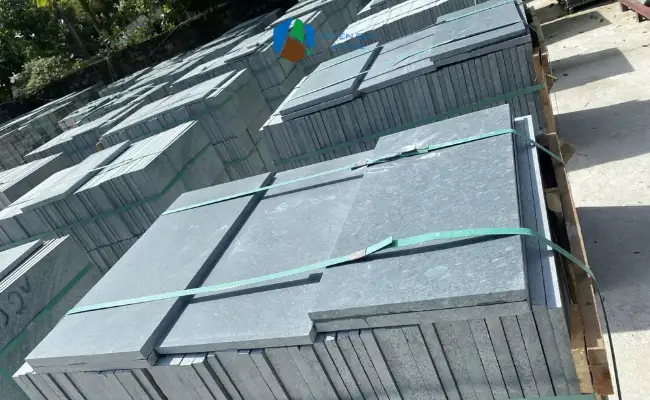 Đá khối xanh rêu nguyên liệu gia công chế tác - Huyền Quý Stone