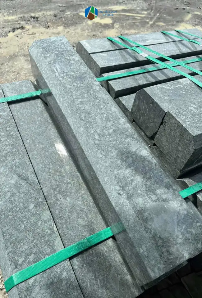 Đá khối xanh rêu Thanh Hóa làm nguyên liệu chế tác đá mỹ nghệ