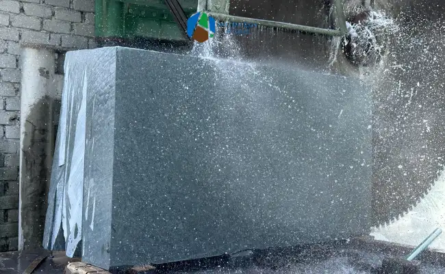 Xưởng xử lý đá chuyên nghiệp – Huyền Quý Stone