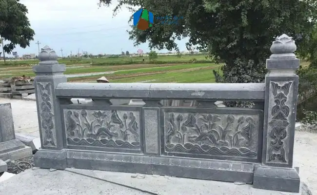 Lan can đá khối xanh rêu công trình tâm linh