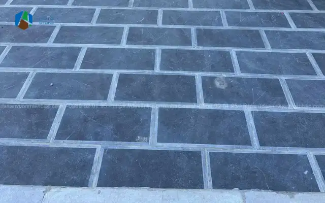 Đá xanh đen mài hone cà viền 30x60 lát sân vườn