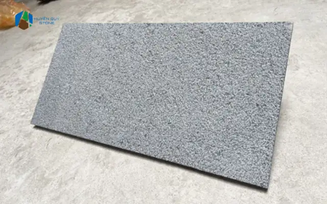 Đá bazan băm mặt lát sân vườn kích thước 30x60
