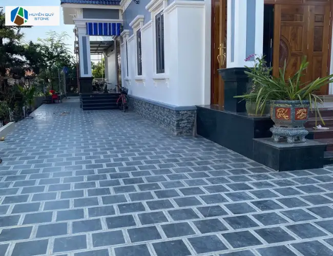 Mẫu đá đen lát sân sang trọng