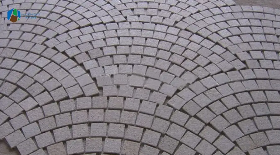 Đá cubic lát sân vườn rẻ quạt