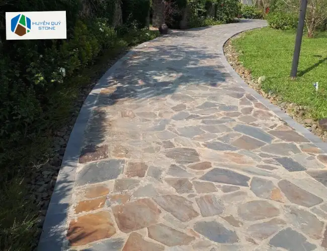 Đá rối tự nhiên lát lối đi resort