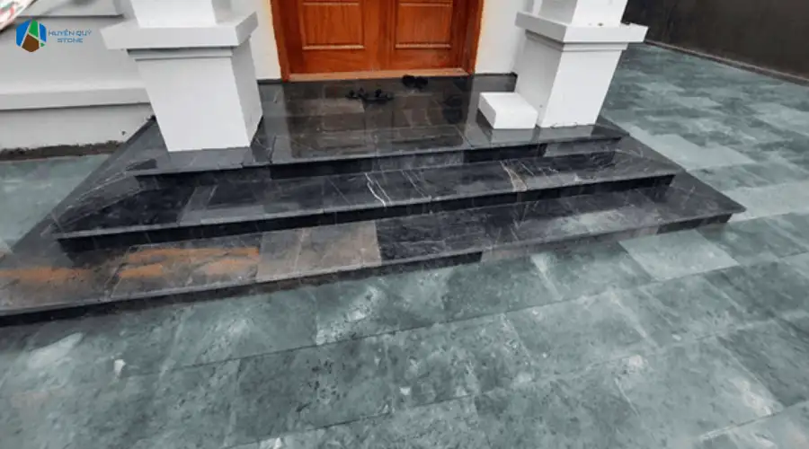 Kiểm tra độ dốc tiêu chuẩn cho sân vườn ngoài trời
