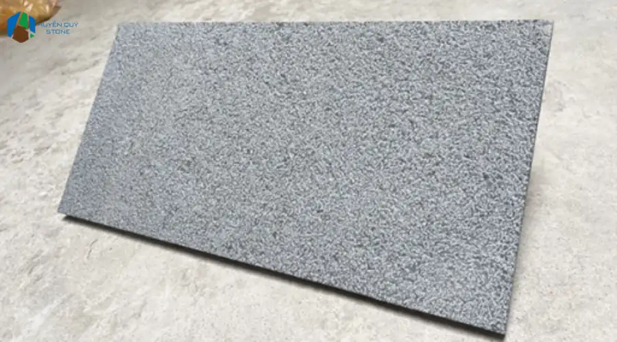 Đá bazan băm mặt 30x60 lát sân vườn