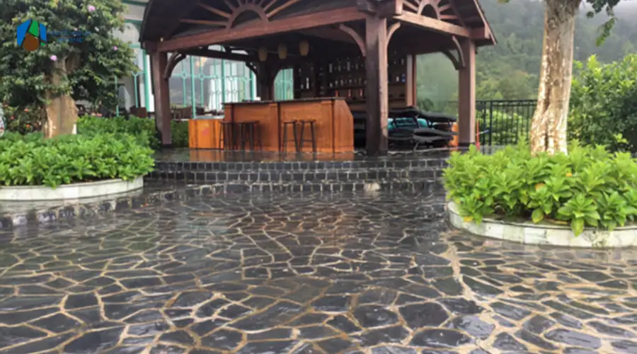 Đá chẻ tay tự nhiên lát sân vườn cảnh quan resort