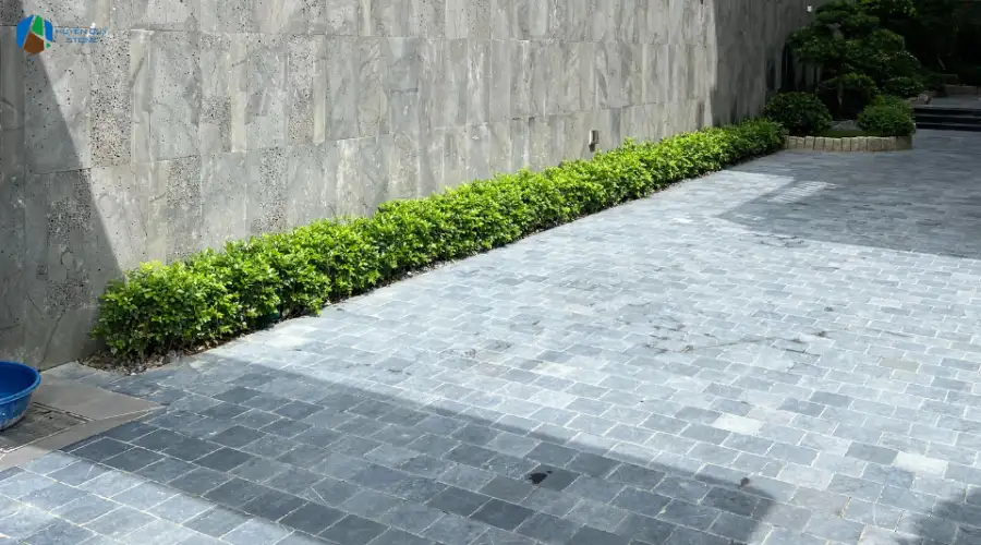 Hoàn thiện công trình đá tự nhiên lát sân vườn