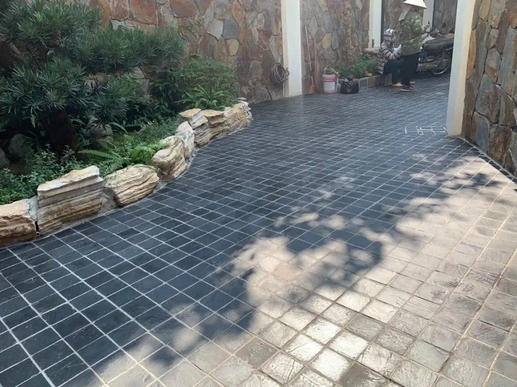 Đá Slate lát sân vườn khu resort
