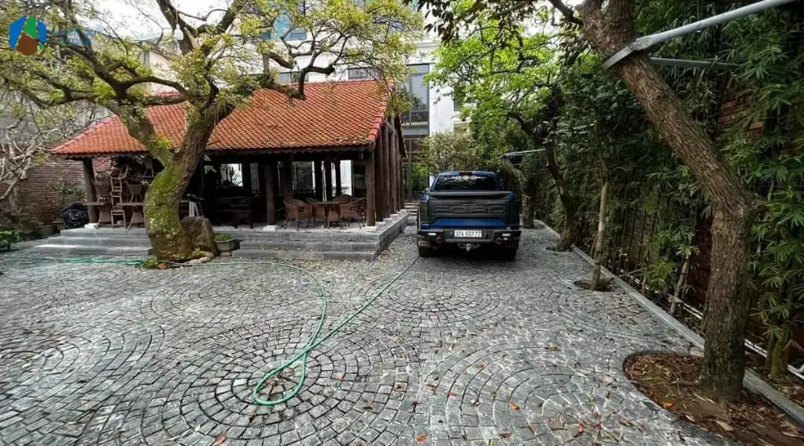Đá cubic lát sân phong cách cổ điển