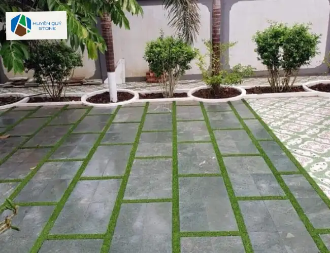 Lát sân vườn xen kẽ cỏ