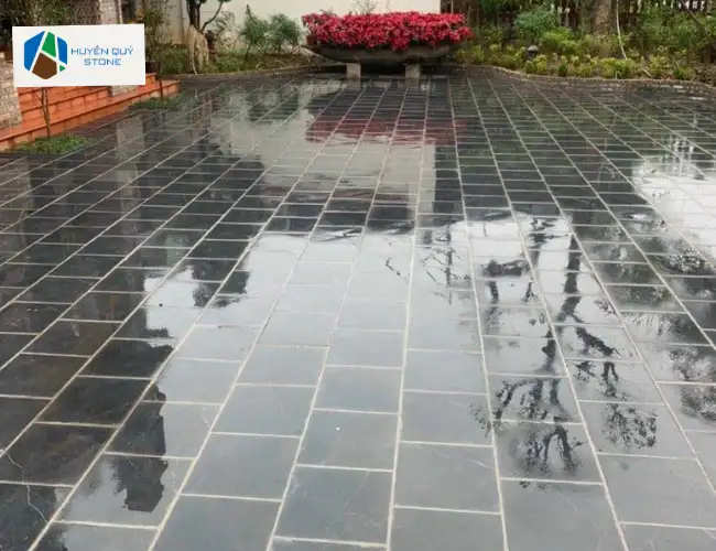 Thi công đá tự nhiên lát sân vườn, chống trơn trượt
