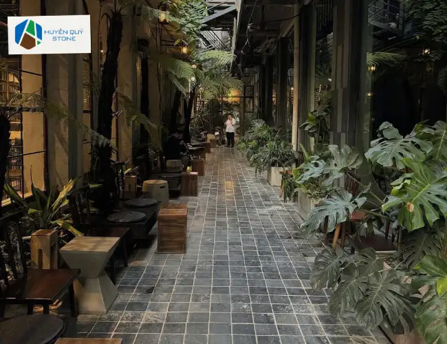 Đá xanh Thanh Hóa lát lối đi quán cà phê