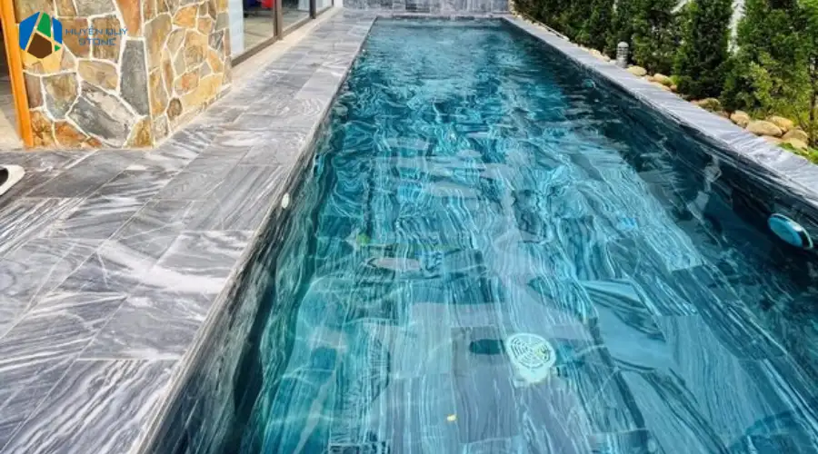 Đá lát khu vực bể bơi